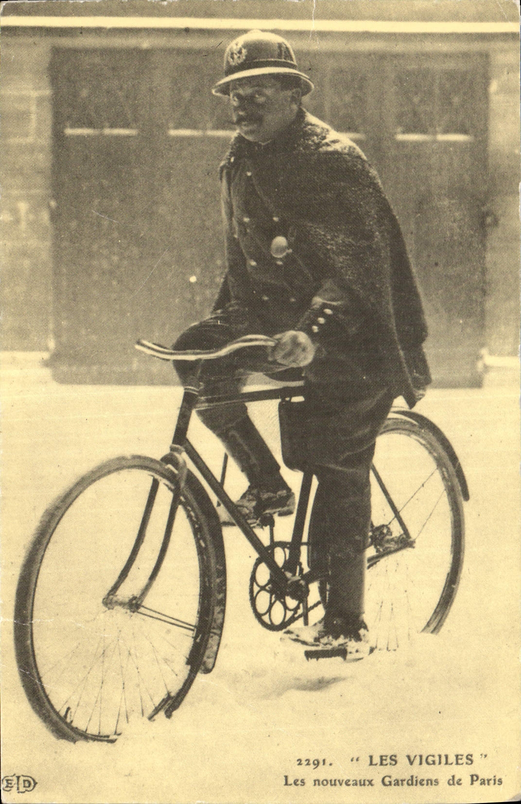 REPRO Les Vigiles Les nouveaux Gardiens de Paris 