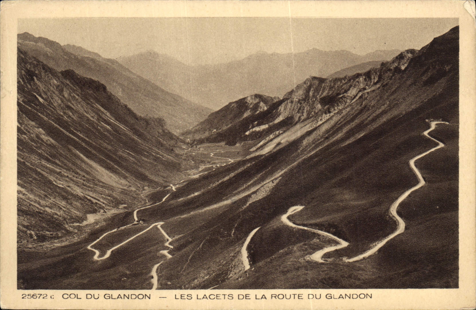CPA Col du glandon Les Lacets de la Route du Glandon 