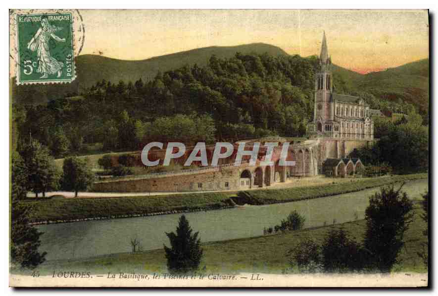 CPA Lourdes La Basilique les Piscines et le Clavaire 