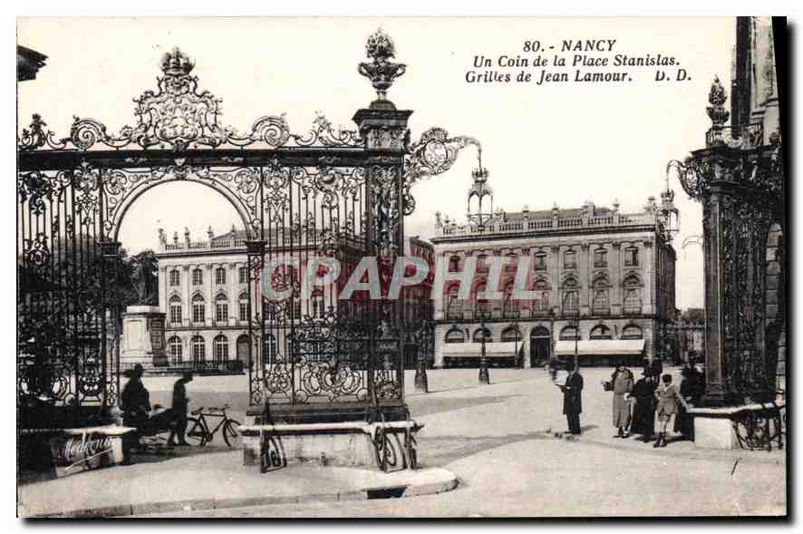 Nancy - Un Coin de la Place Stanislas. Grilles de Jean Lamour. D.D.