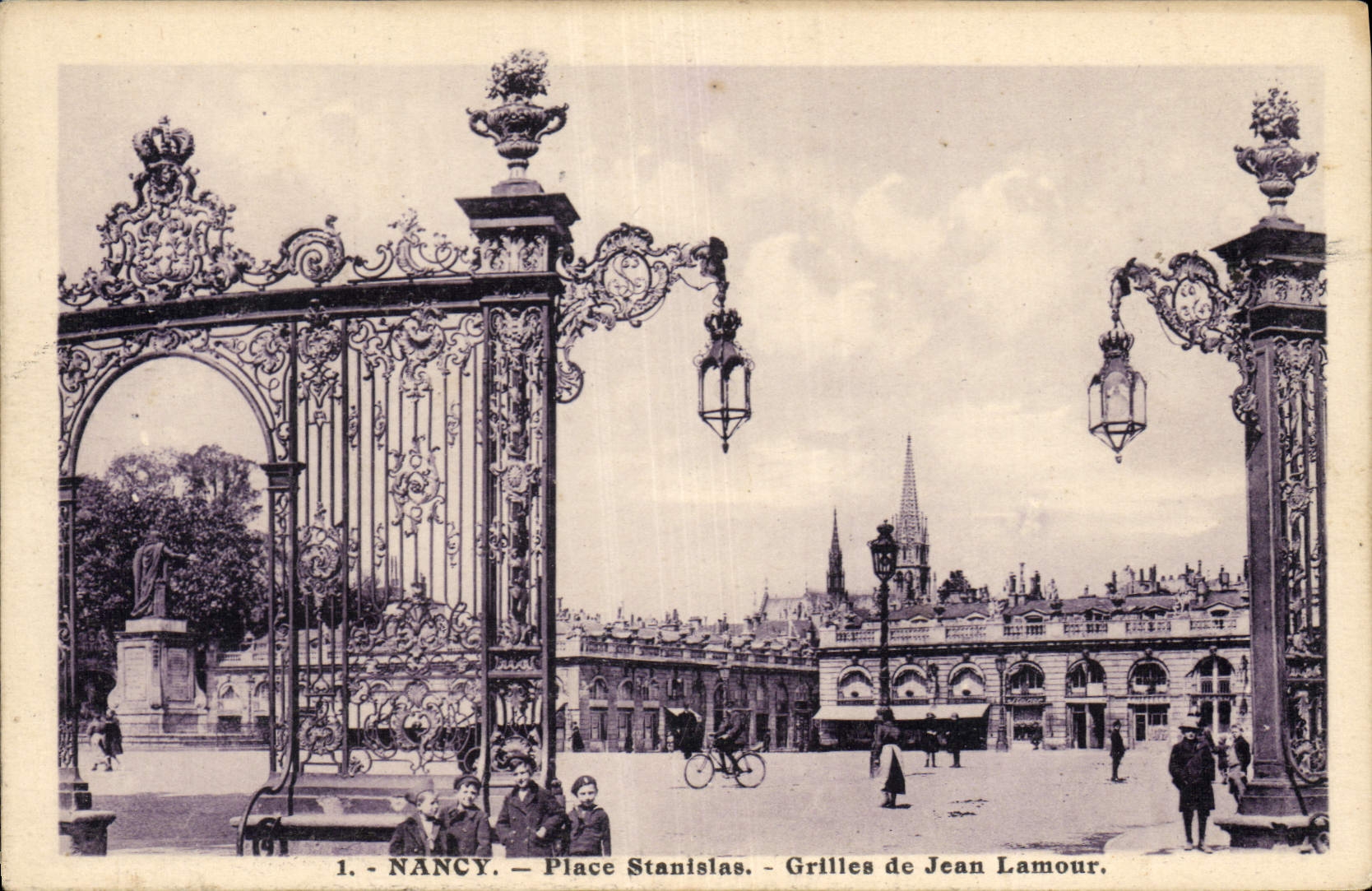Nancy — Place Stanislas — Grilles de Jean Lamour