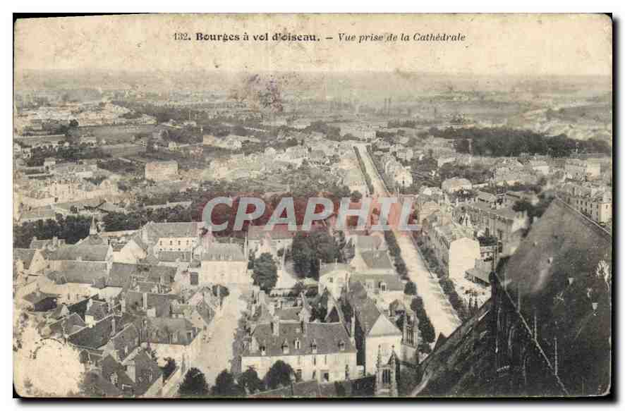 CPA Bourges a vel d'oiseau Vue prise de la Cathedrale 