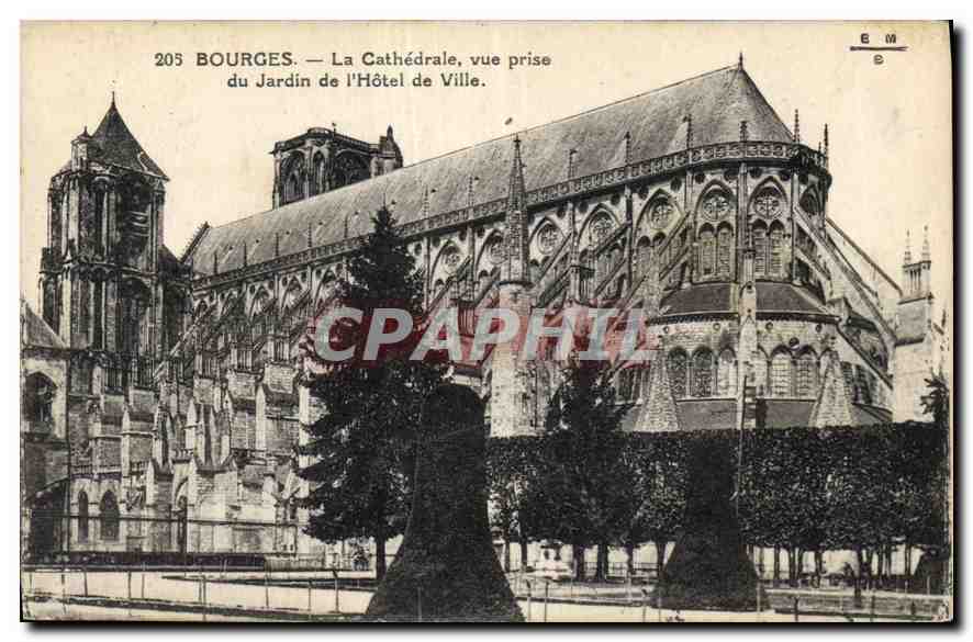 CPA Bourges La Cathedrale vue prise du Jardin de l'Hotel de Ville 