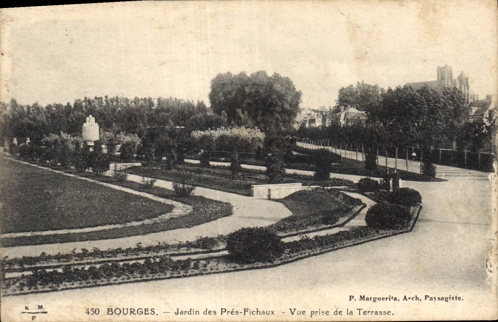 CPA Bourges Jardin des Pres Fichaux VUe prise de la Terrasse 