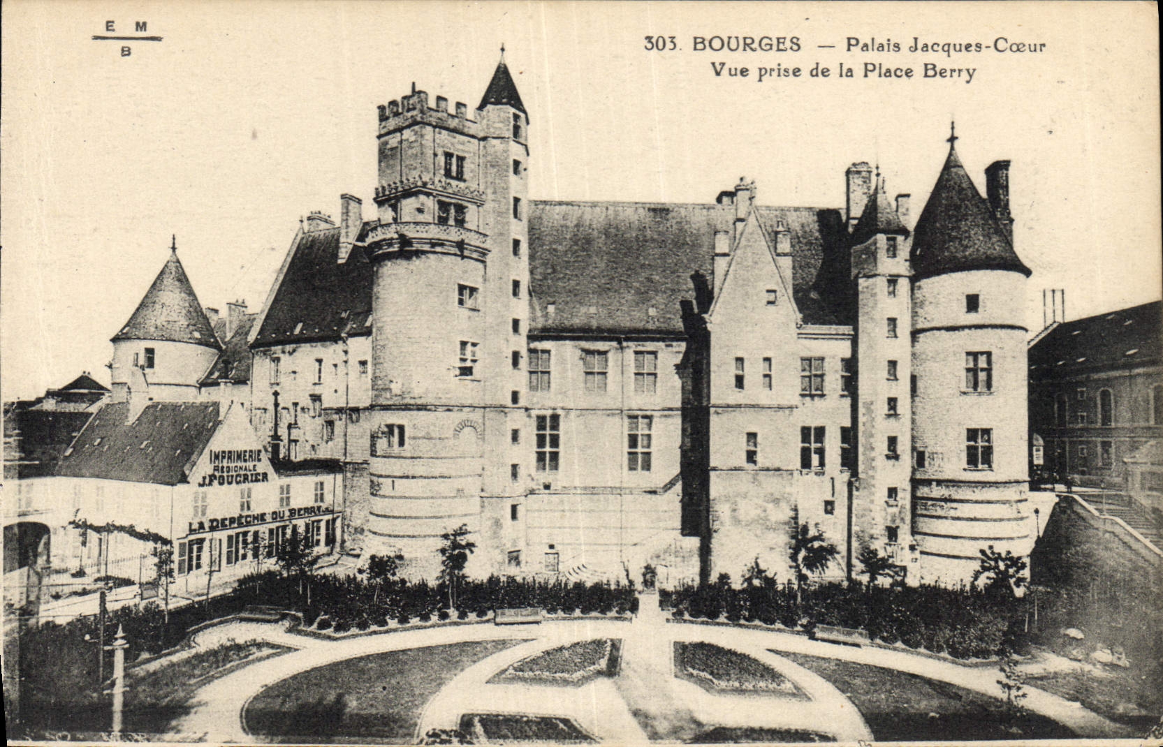 CPA Bourges Palais Jacques Coeur Vue prise de la Place Berry 