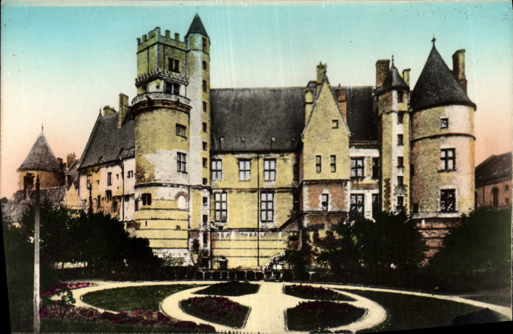 CPA Bourges Palais Jacques Coeur vue de la Place du Berry 