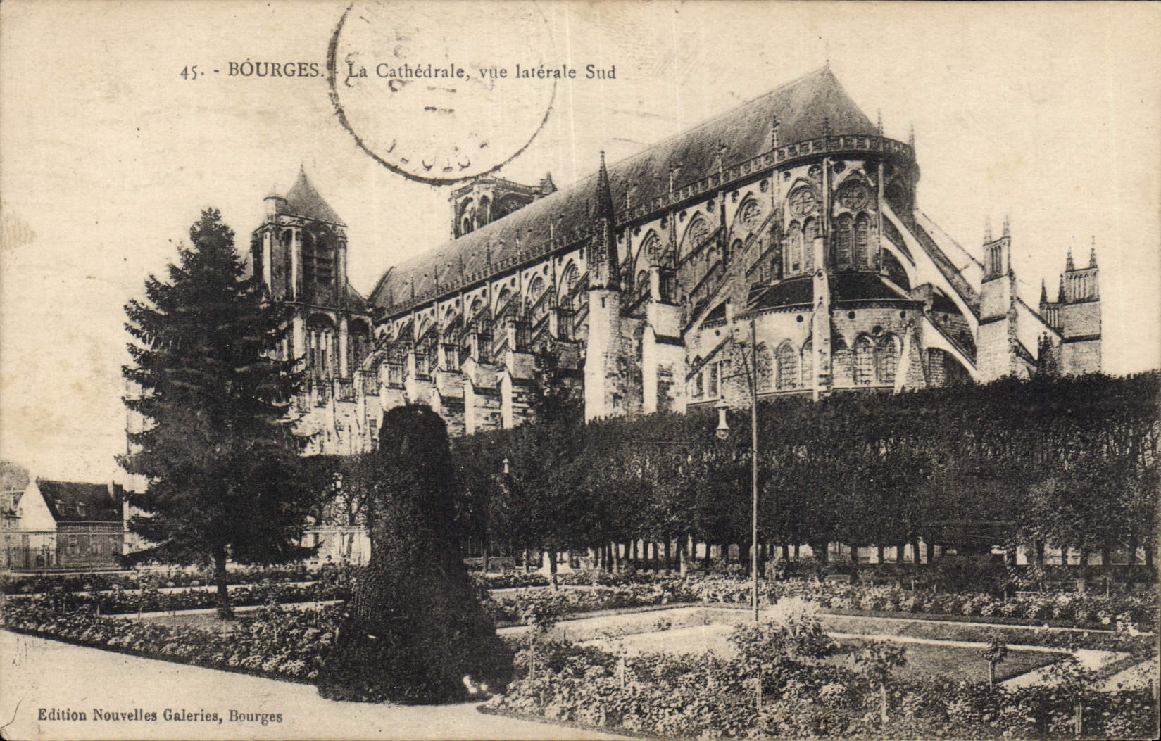 CPA Bourges La Cathedrale vue laterale Sud 