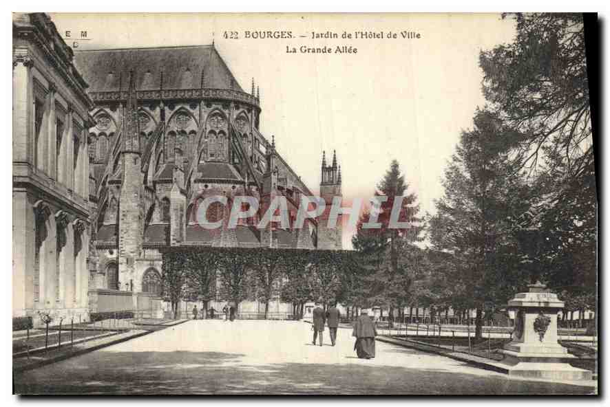 CPA Bourges Jardin de l'Hotel de Ville La Grande Allee 