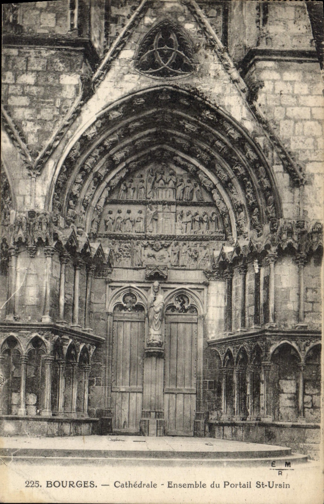 CPA Bourges Cathedrale Ensemble du Portail St Ursin 