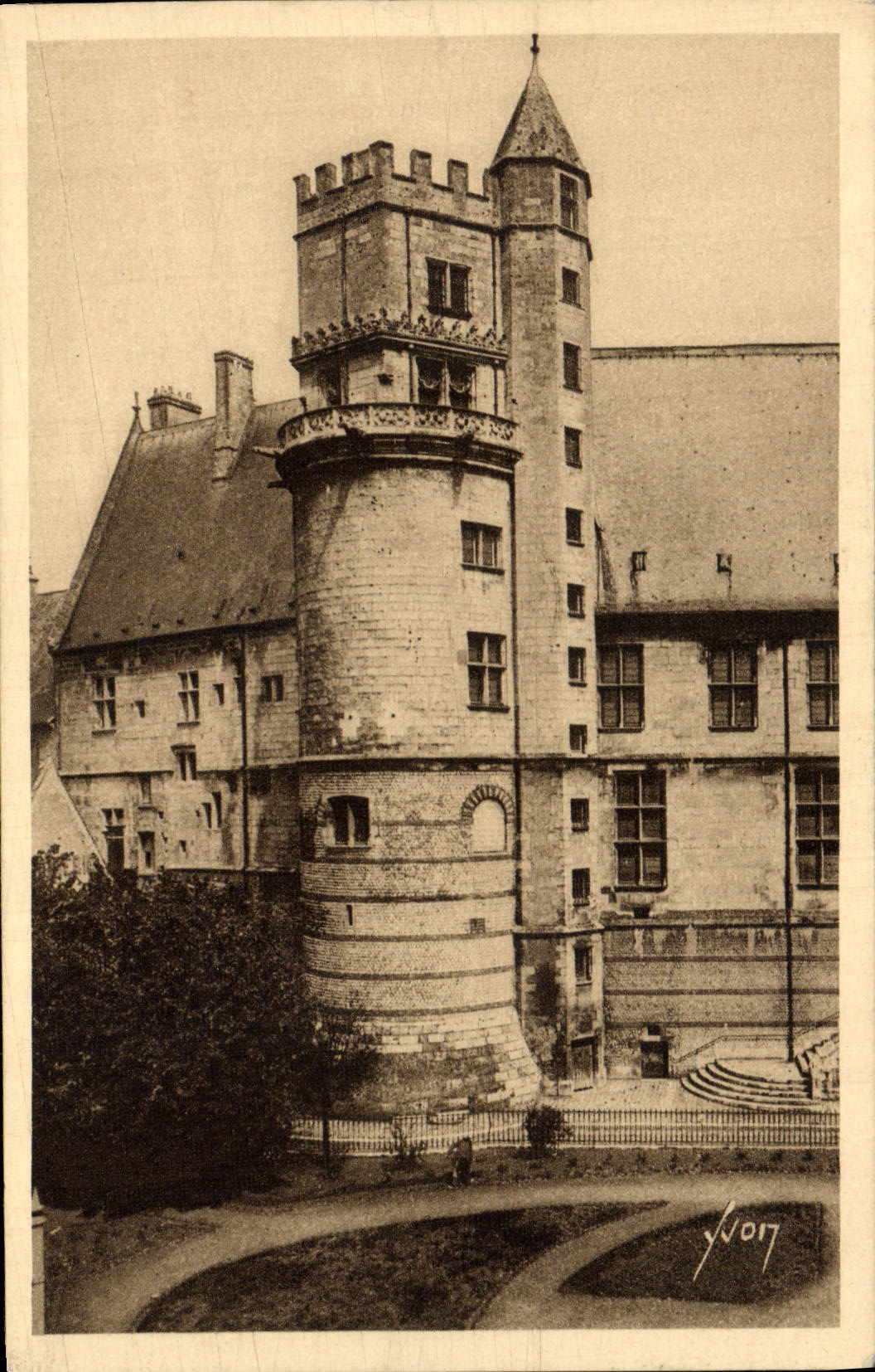 CPA Bourges Hotel de Jacques Coeur La Tour du Tresor 