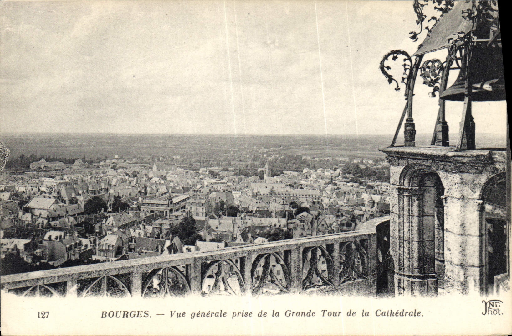 CPA Bourges Vue generale prise de la Grande Tour de la Cathedrale 
