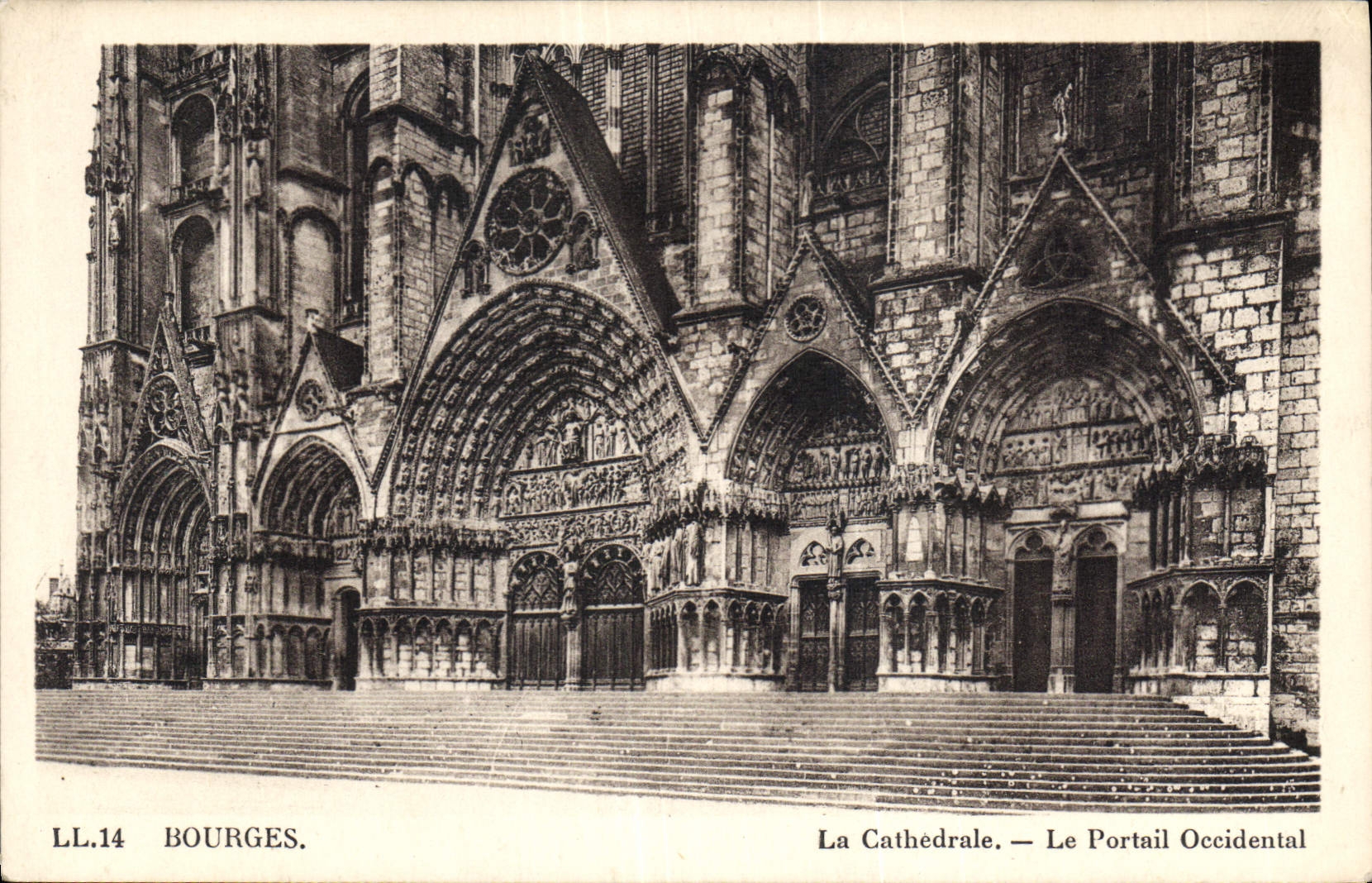 CPA Bourges La Cathedrale Le Portail Occidental 