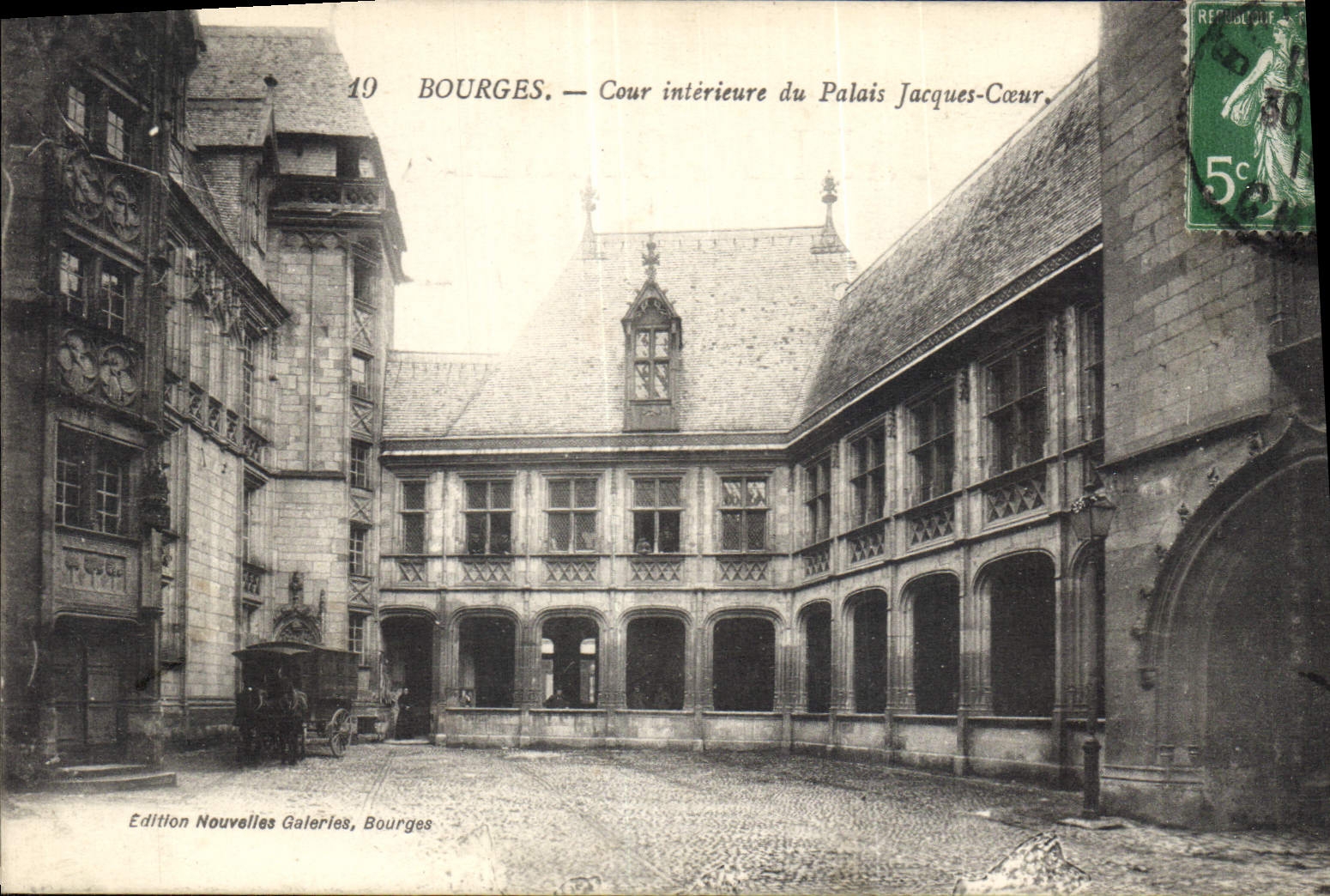CPA Bourges Cour interieure du Palais Jacques Coeur 