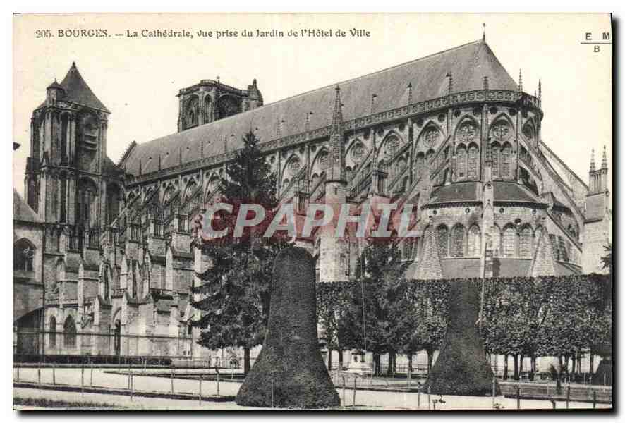 CPA Bourges La Cathedrale vue prise du Jardin de l'Hotel de Ville 