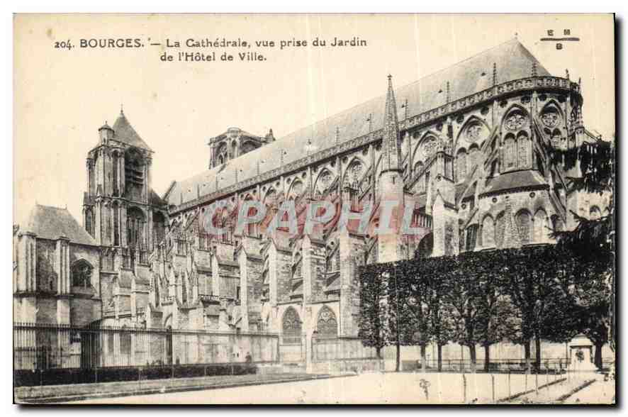 CPA Bourges La Cathedrale vue prise du Jardin de l'Hotel de Ville 