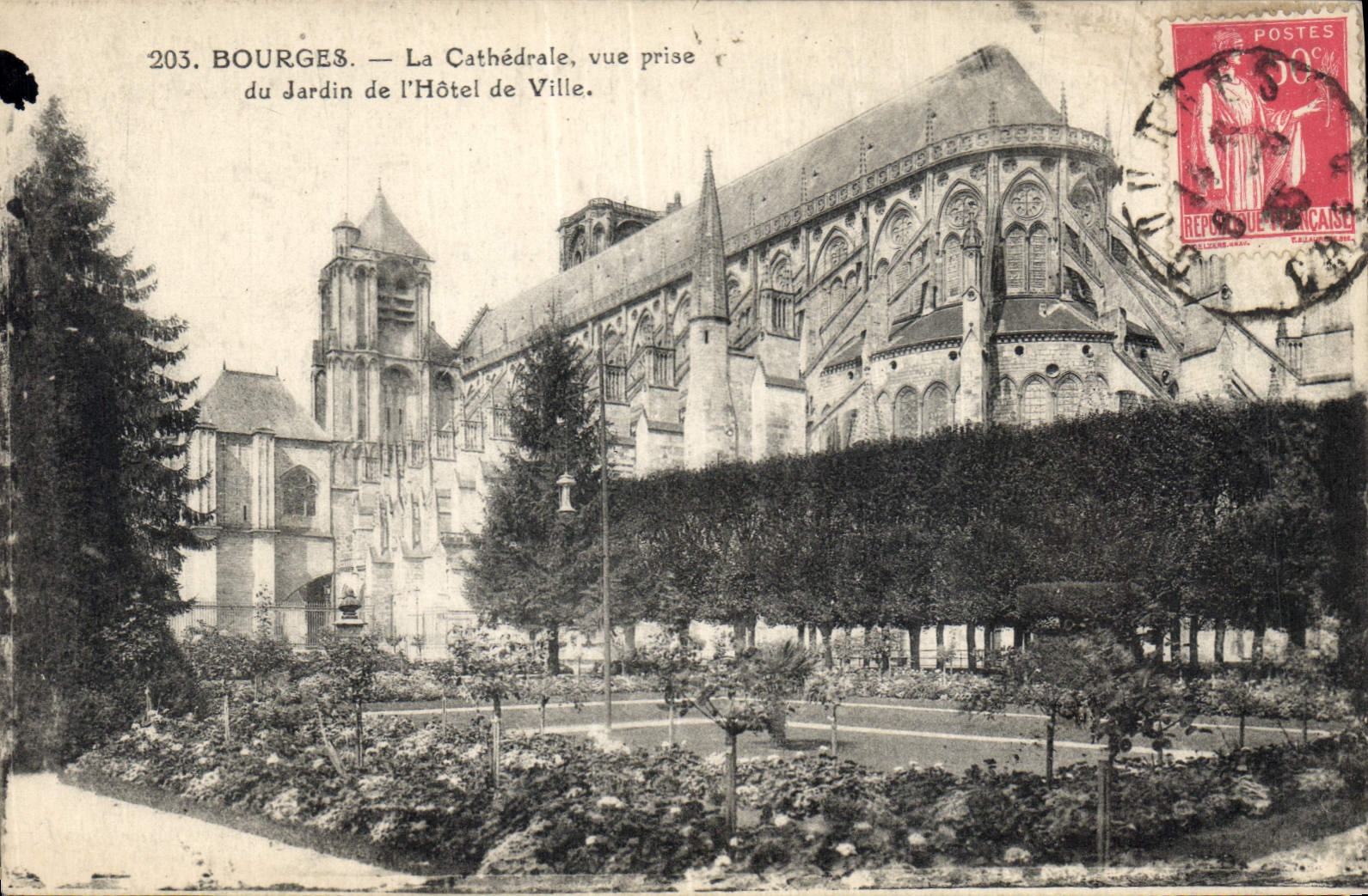 Bourges — La Cathédrale, vue prise du Jardin de l'Hôtel de Ville — E. Maquaire, n°203
