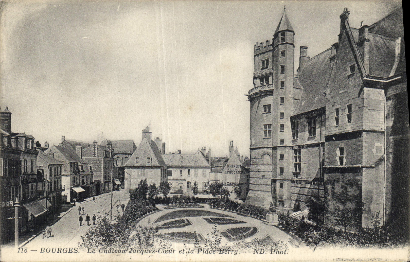 CPA Bourges Le Chateau Jacques Coeur et la Place Berry 