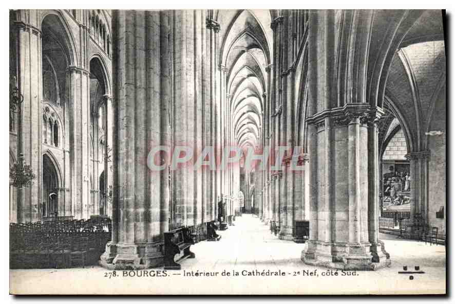 CPA Bourges Interieur de la Cathedrale Nef cote Sud 