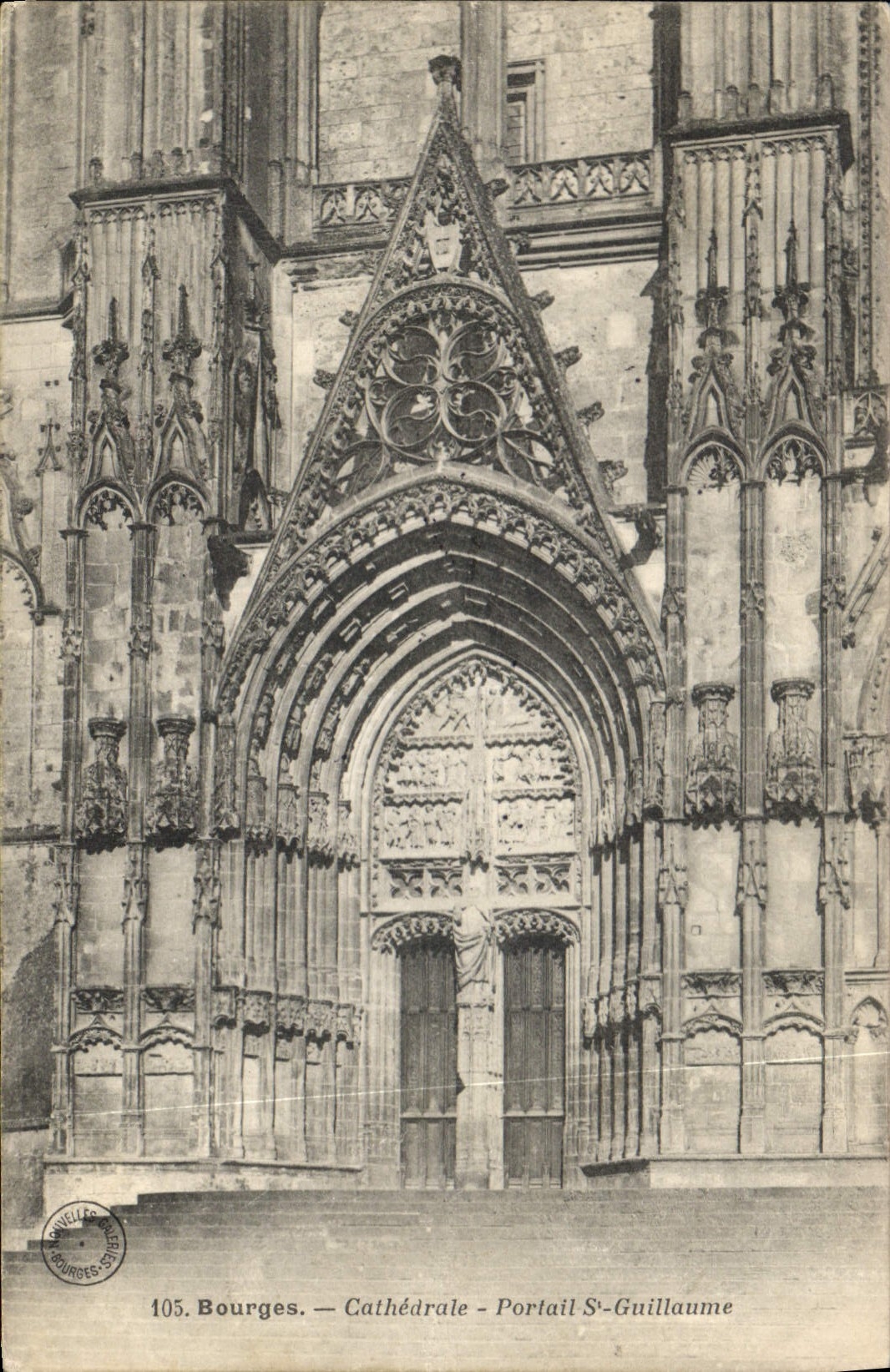 CPA Bourges Cathedrale Portails St Guillaume 