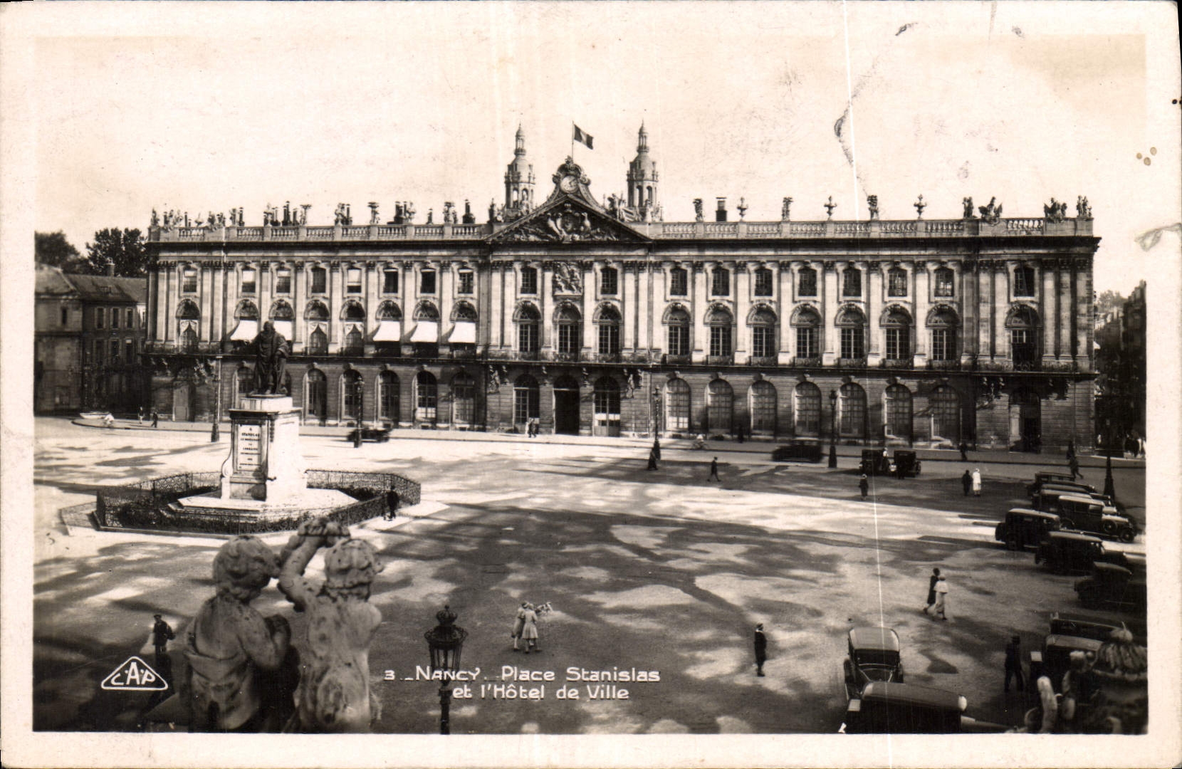 CPA Nancy Place Stanislas et l'Hotel de Ville 
