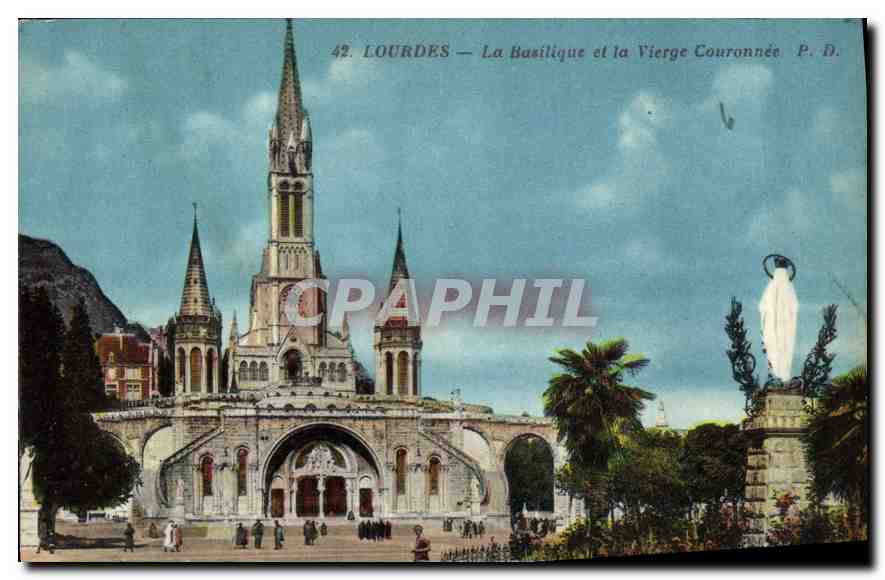 CPA Lourdes La Basilique et la Vierge Couronnee 