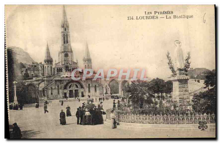 CPA Les Pyrenees Lourdes La Basilique 