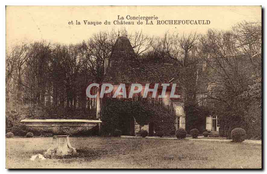 CPA La Conciergerie et la Vasque du Chateau de la Rochefoucauld 