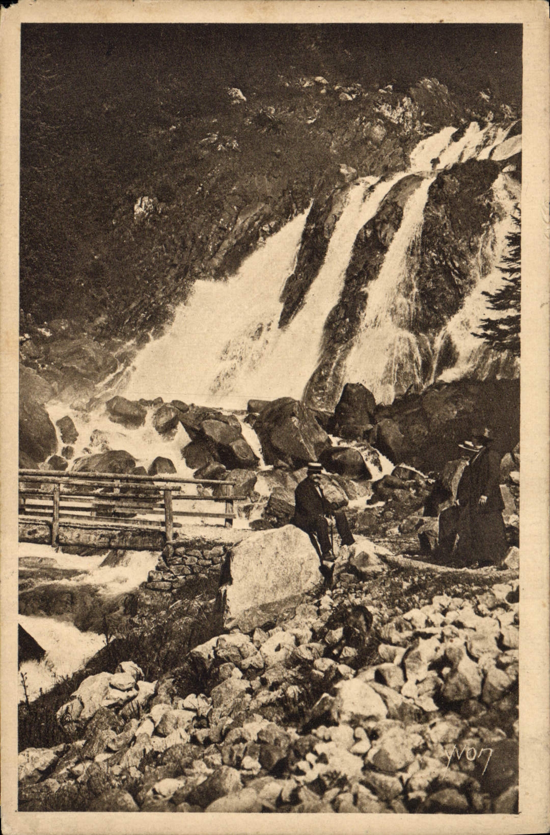Cascade de la Raillère à Cauterets — Les Pyrénées — Éditeur YVON