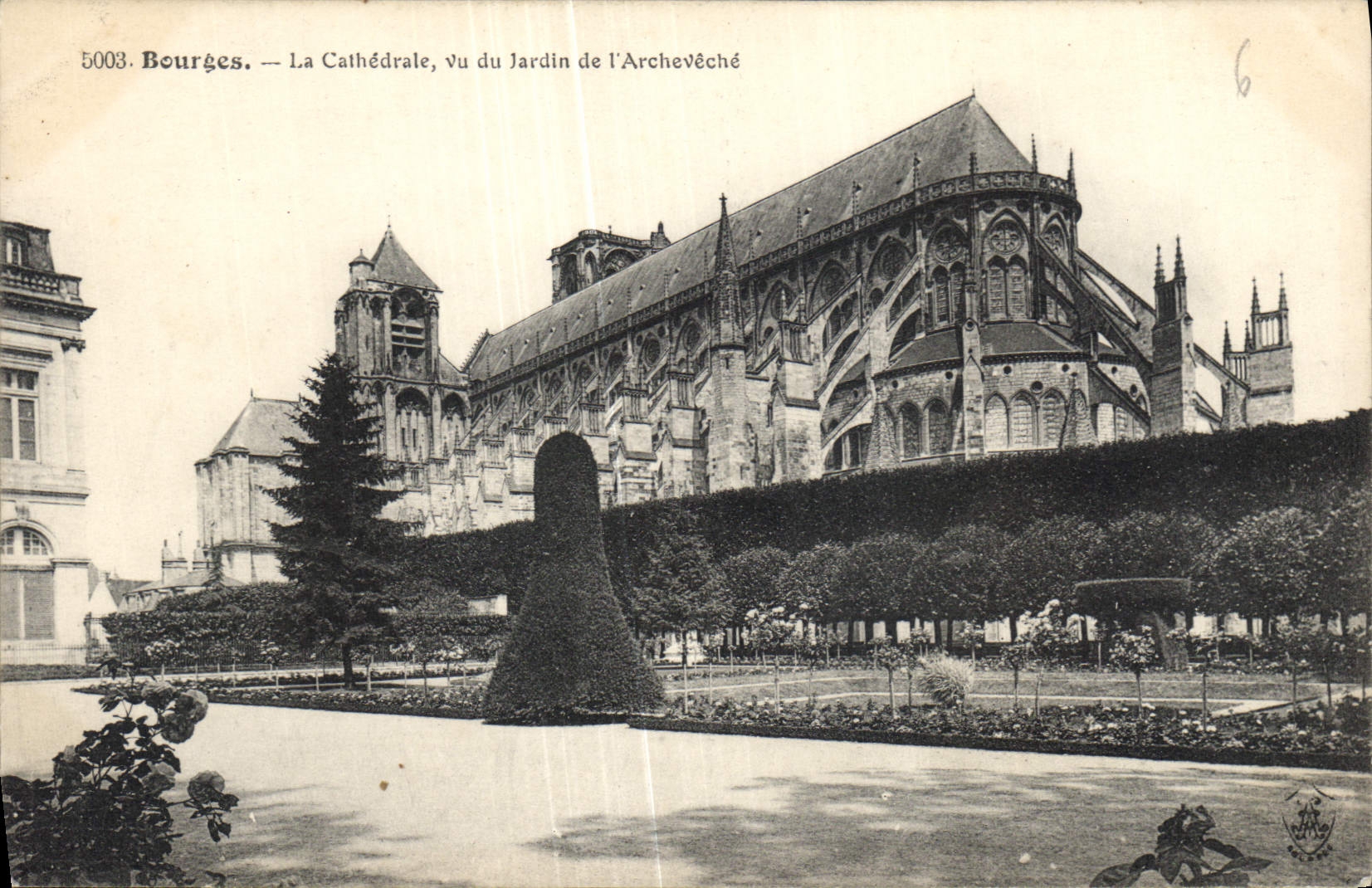 CPA Bourges La Cathedrale vu du Jardin de l'Archveche 