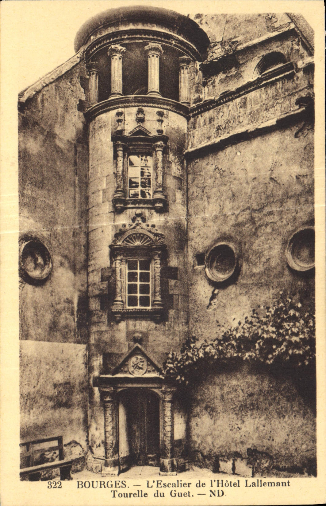 CPA Bourges L'Escalier de l'Hotel Lallemant Tourelle du Guet 
