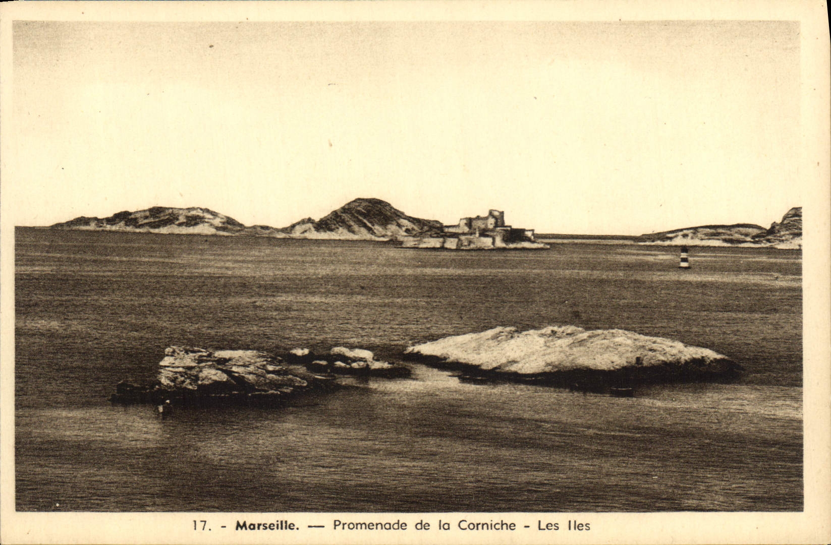 CPA Marseille Promenade de la Corniche les Iles 
