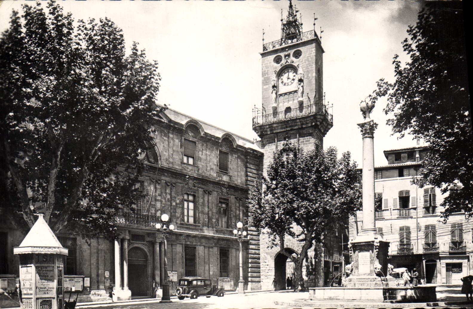 CPA Aix en provence Place de la Mairie et le Beffroi 