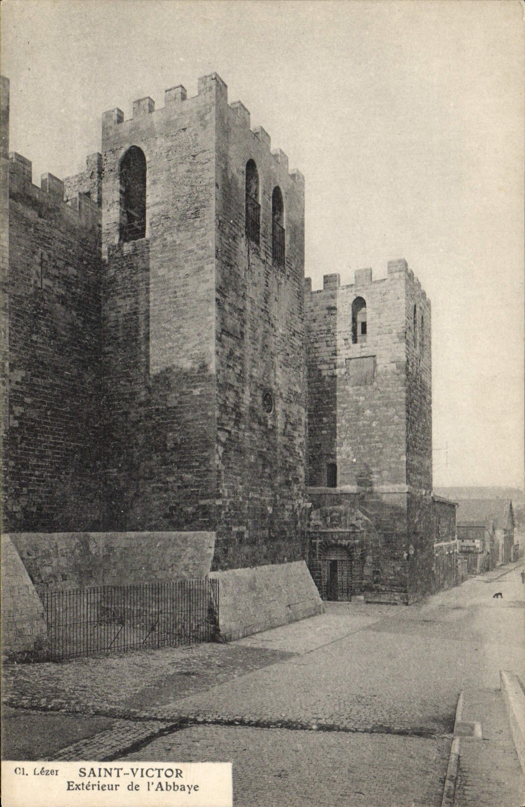 CPA Saint Victor Exterieur de l'Abbaye 