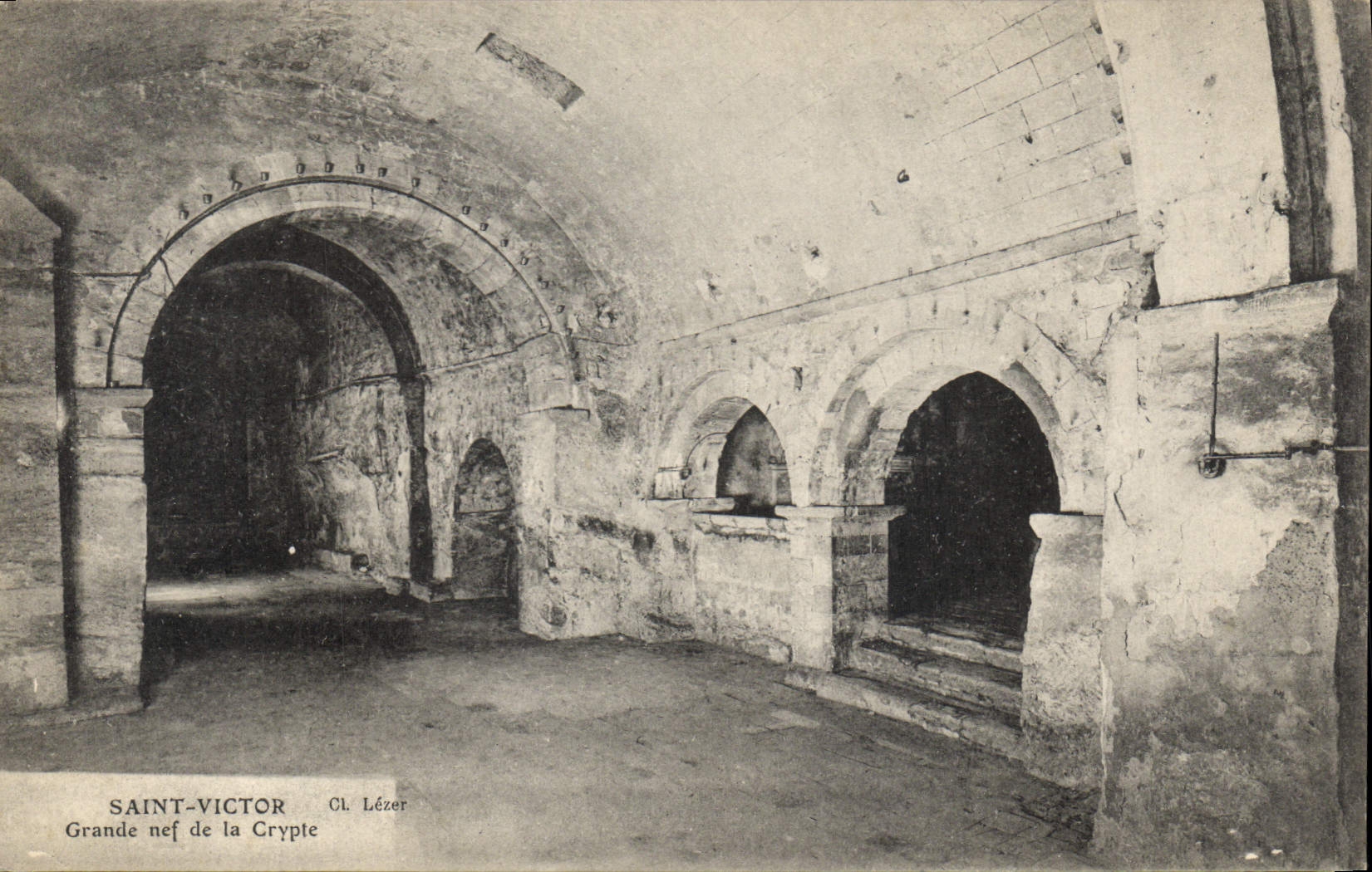 CPA Saint Victor Grande nef de la Crypte 