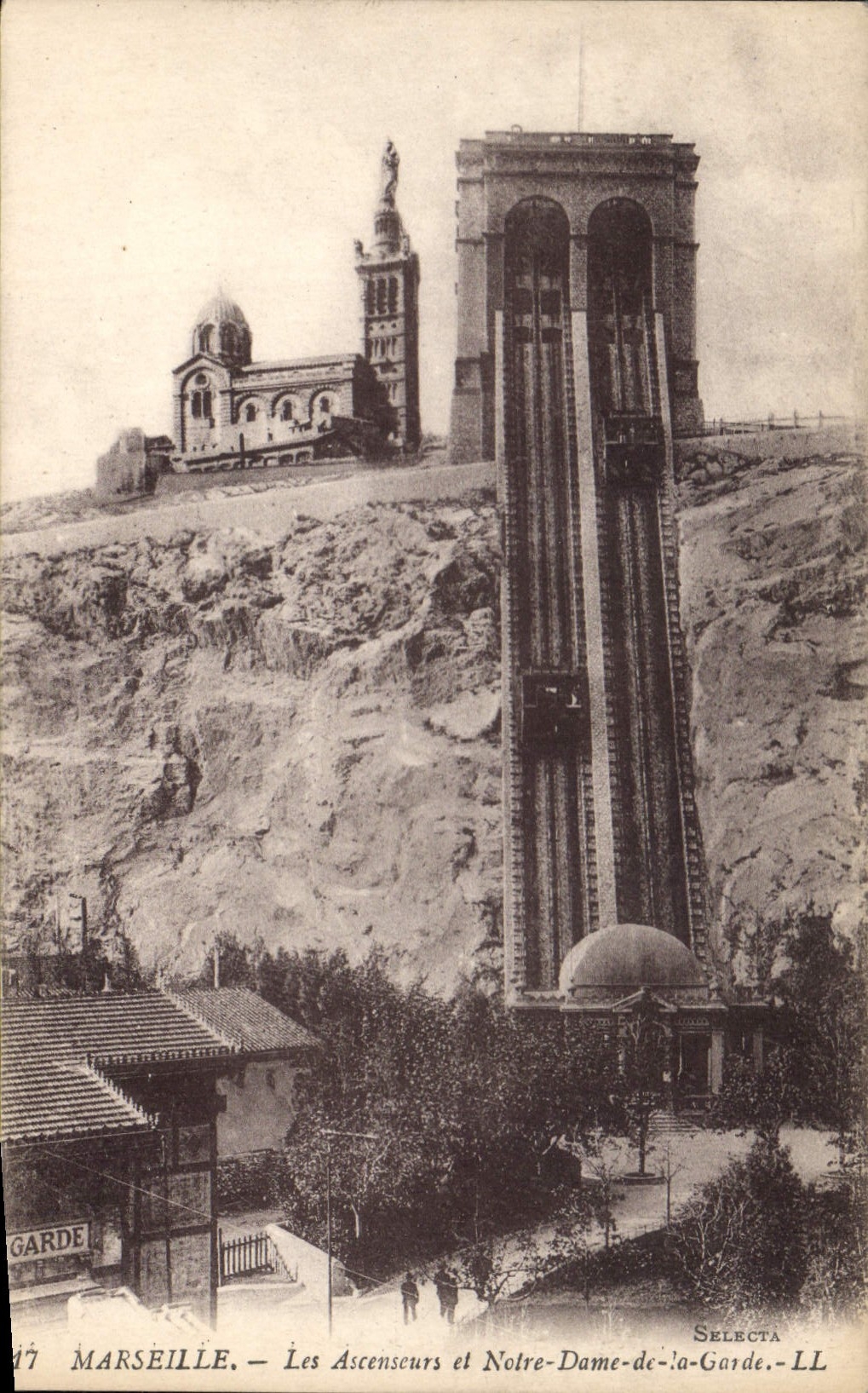 CPA Marseille les Ascenseurs et Notre Dame de la Garde 