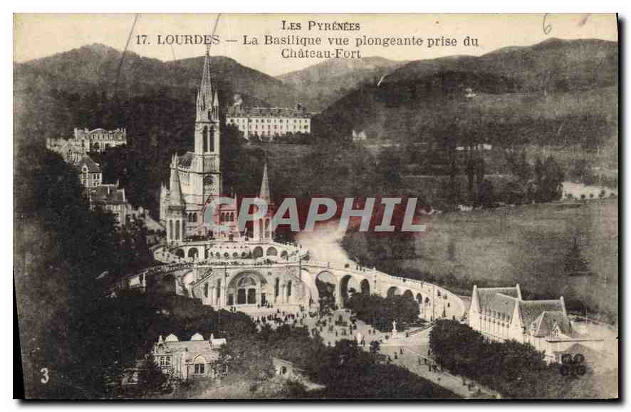 CPA Les Pyrenees Lourdes la Basilique vue plongeante prise du Chateau Fort 