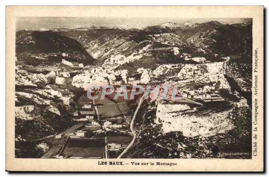 Les Baux — Vue sur la Montagne — Cliché de la Compagnie Aérienne Française