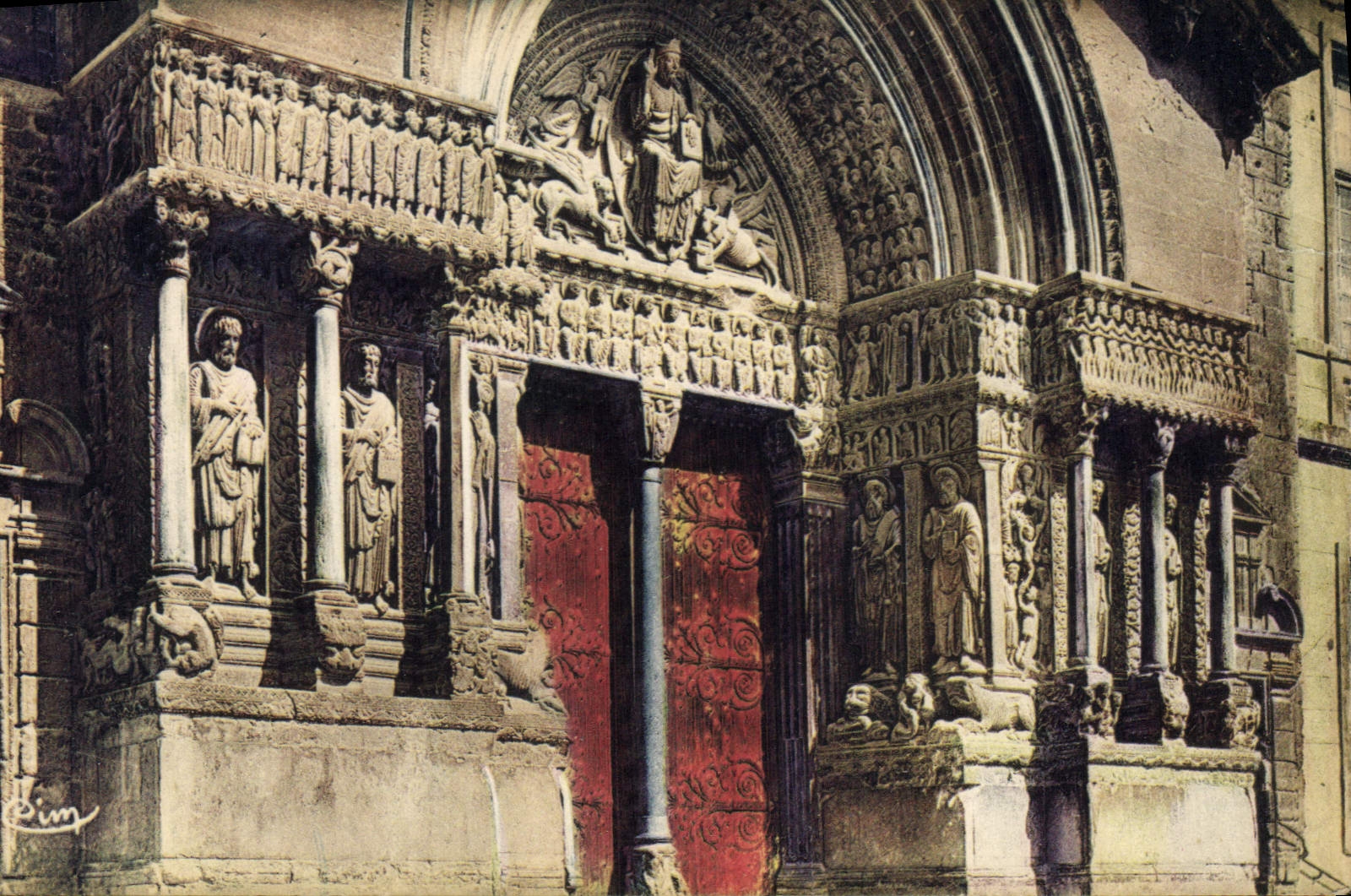 CPA Arles sur Rhone B du Rh l'eglise St Trophime 