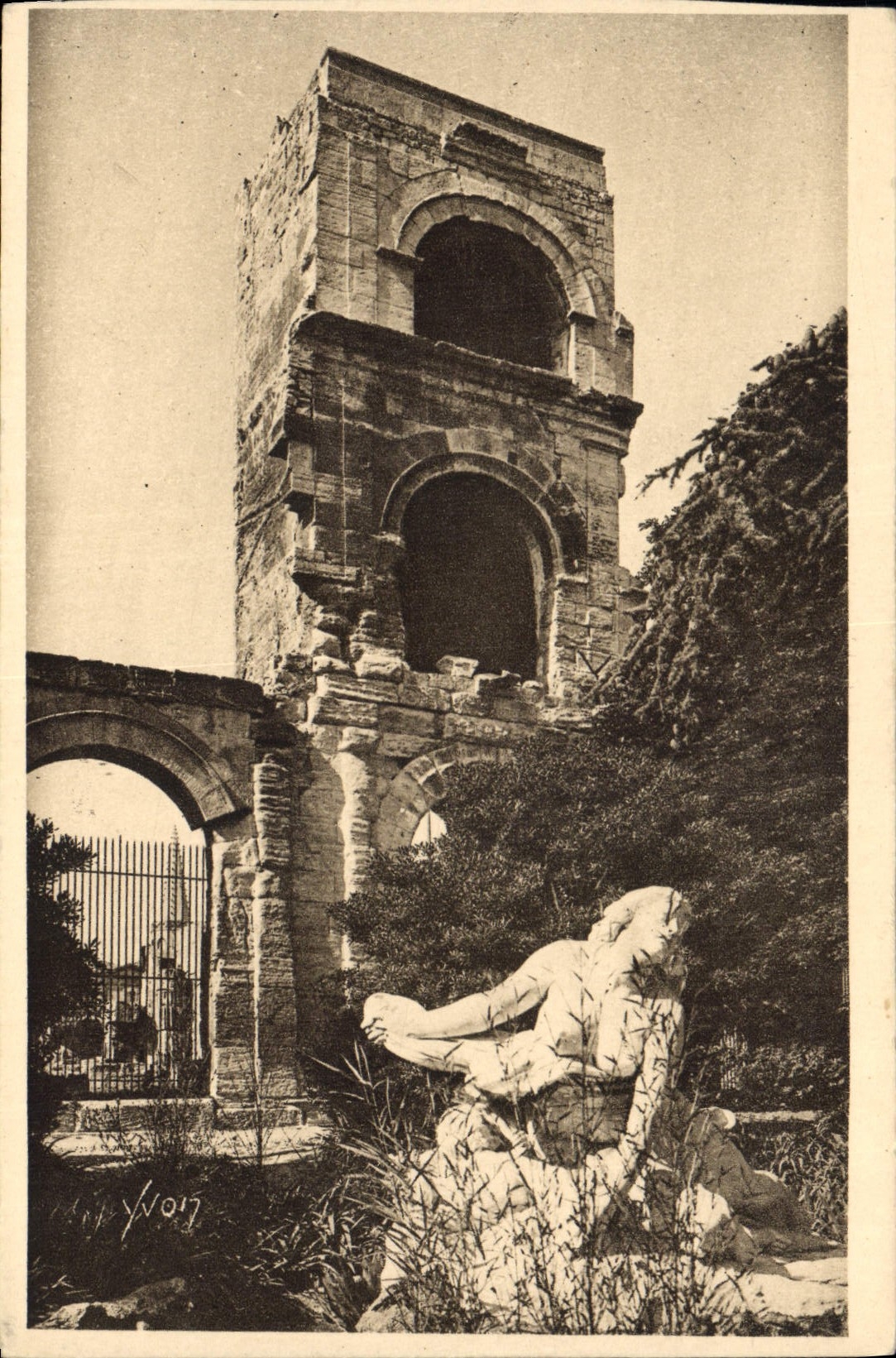 Arles — Théâtre Antique et Statue de Niobé — Éditions d'Art YVON
