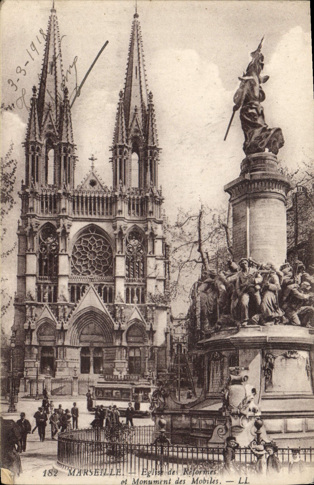 CPA Marseille Eglise de Reformes et Monument des Mobiles 