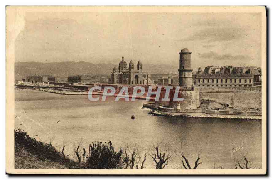 CPA Marseille Bouches du Rhone le Fort St Jean et la Cathedrale 