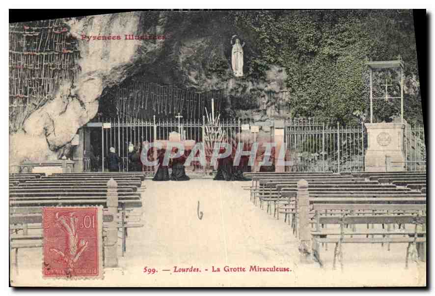 CPA Pyrenees illustres Lourdes la grotte Miraculeuse 
