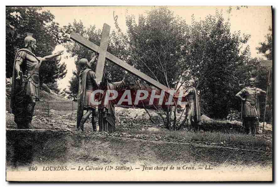 CPA Lourdes le Calvaire II station Jesus Charge de sa Croix 