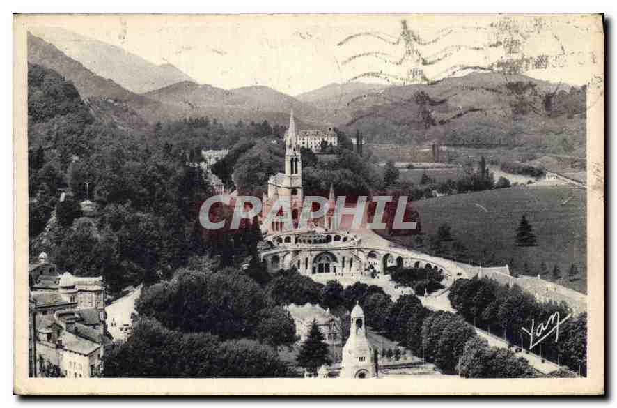 CPA Lourdes la Basilique vue du Chateau Fort 