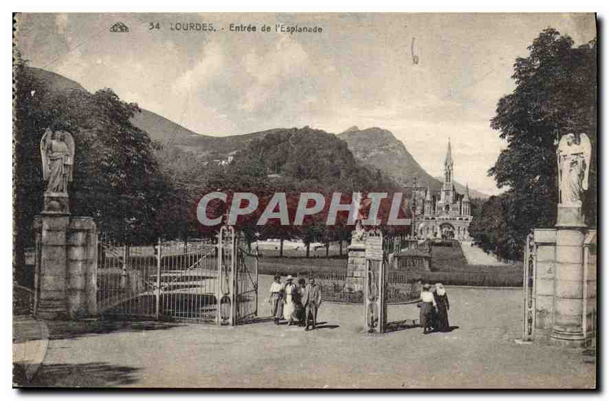 CPA Lourdes Entree de l'Esplanade 
