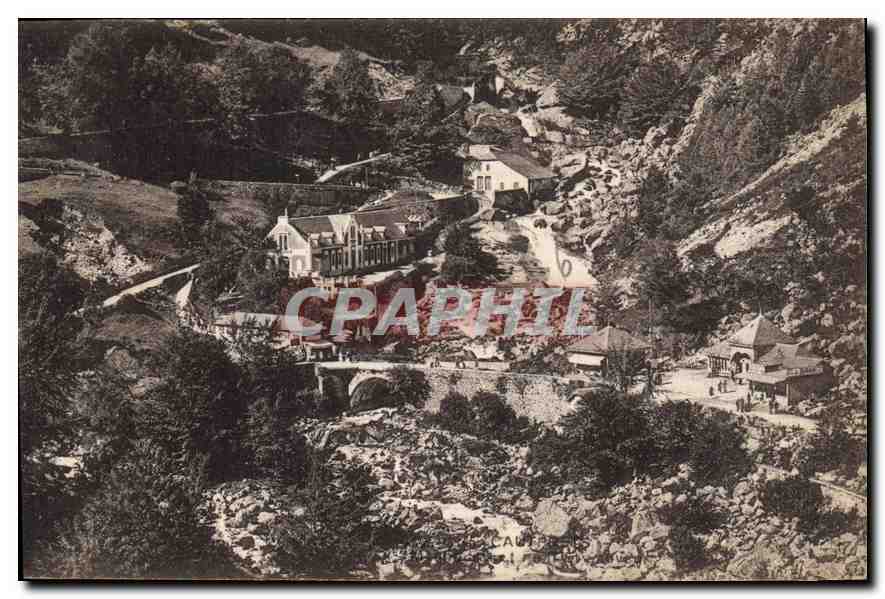 Cauterets — Vue générale du village et du pont — Éditeur : Cauterets - Recto