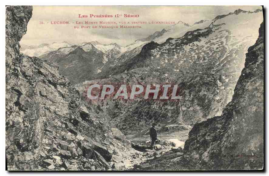 CPA Les Pyrenees Luchon les Monts Maudits vue a travers du port 