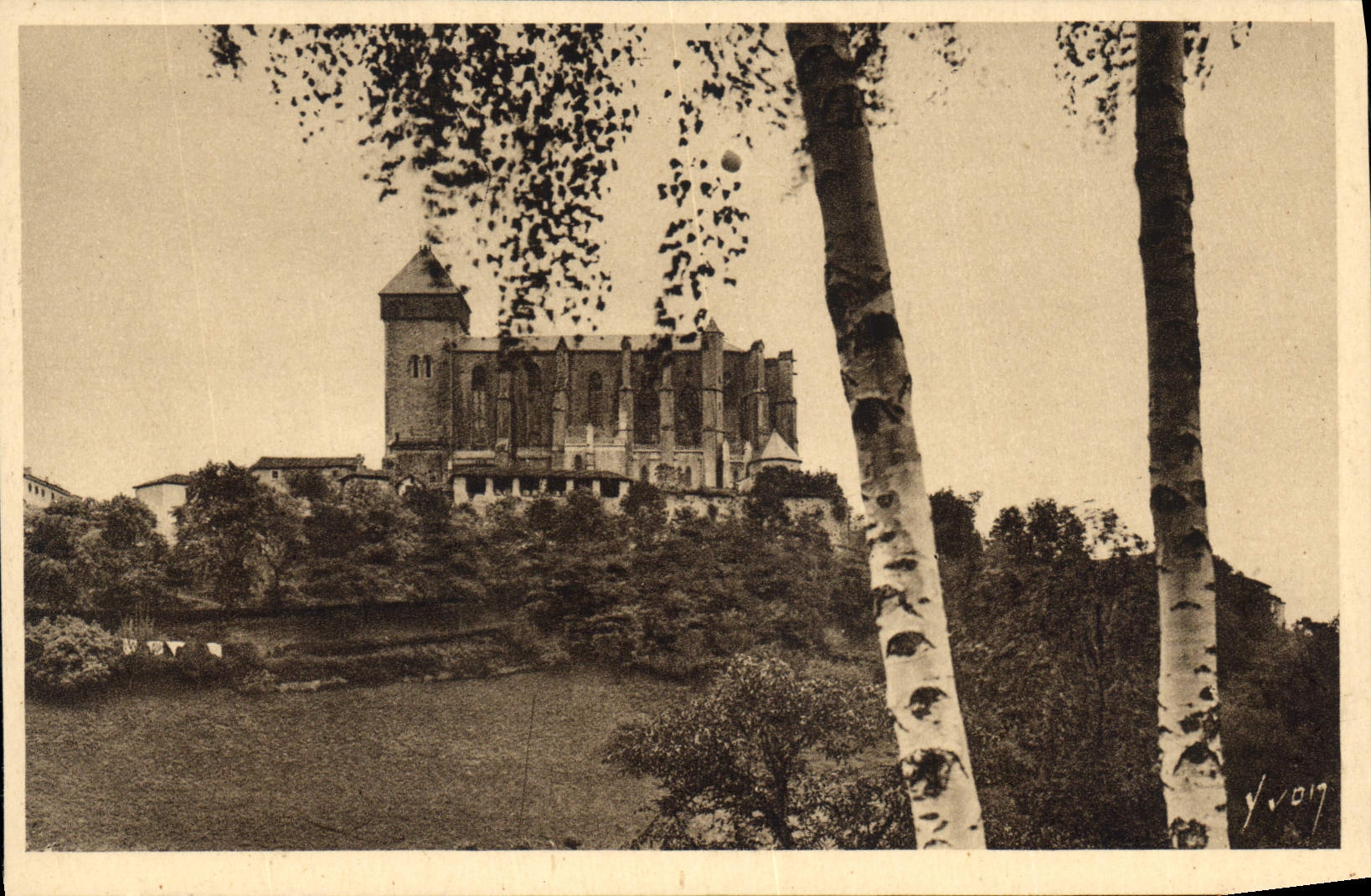 CPA St Bertrand de Comminges Htes Gar l'eglise Fortifiee 