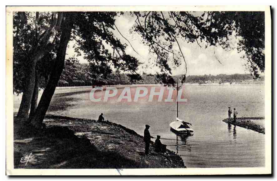 CPA La Montagne Noire lac de Saint Ferreol Peche pecheur