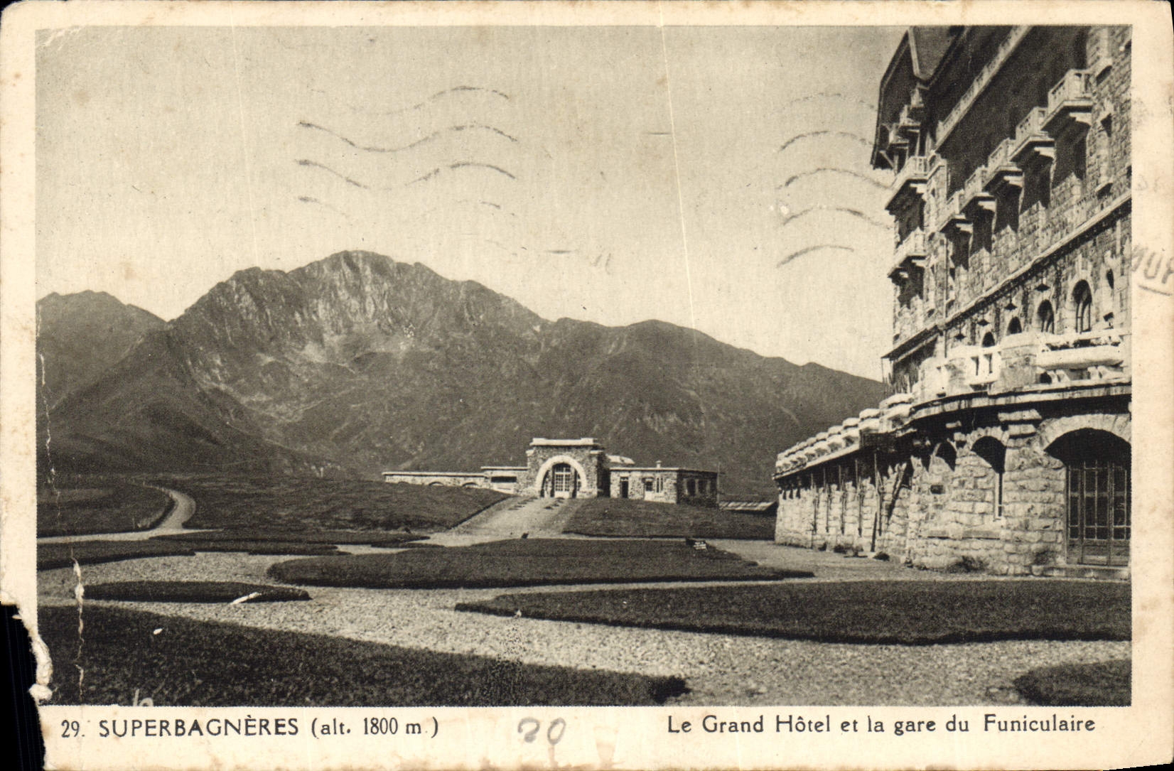 Superbagnères (alt. 1800 m) — Le Grand Hôtel et la gare du Funiculaire — éditeur Superbagnères, n° 29